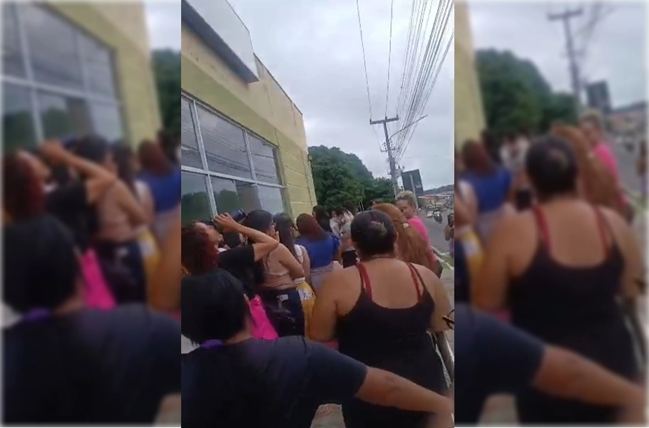 Mulheres enfrentam fila em frente a UBS do Bueno Aires
