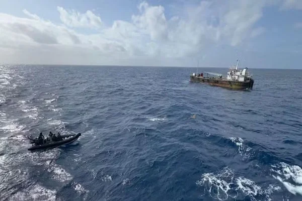 Navio à deriva