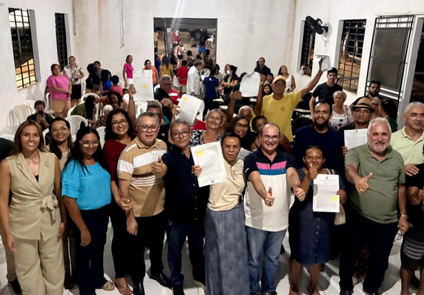 Nazária entrega 115 registros de imóveis na Vila São José e Parque Santa Joana