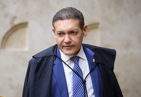 Nunes Marques será relator de ação sobre filme de Bolsonaro no TSE