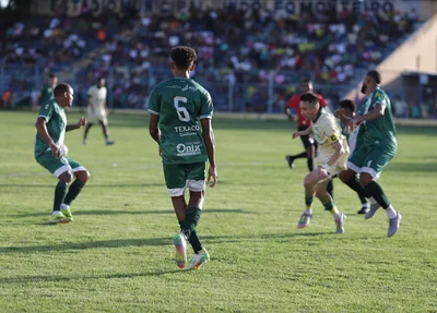 O jogo ocorreu no estádio Lindolfo Monteiro