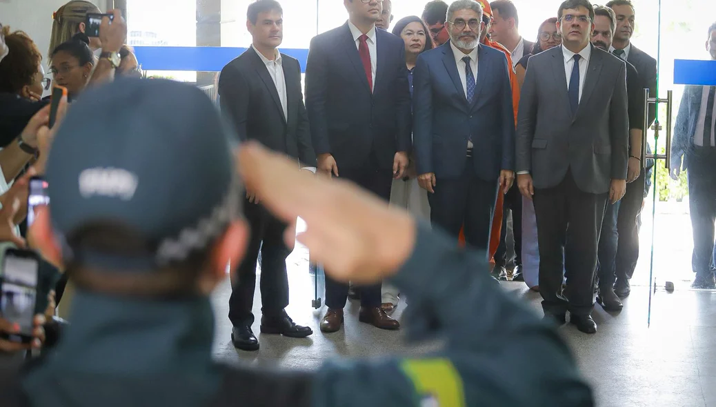PM recebe governador Rafael Fonteles no QCG