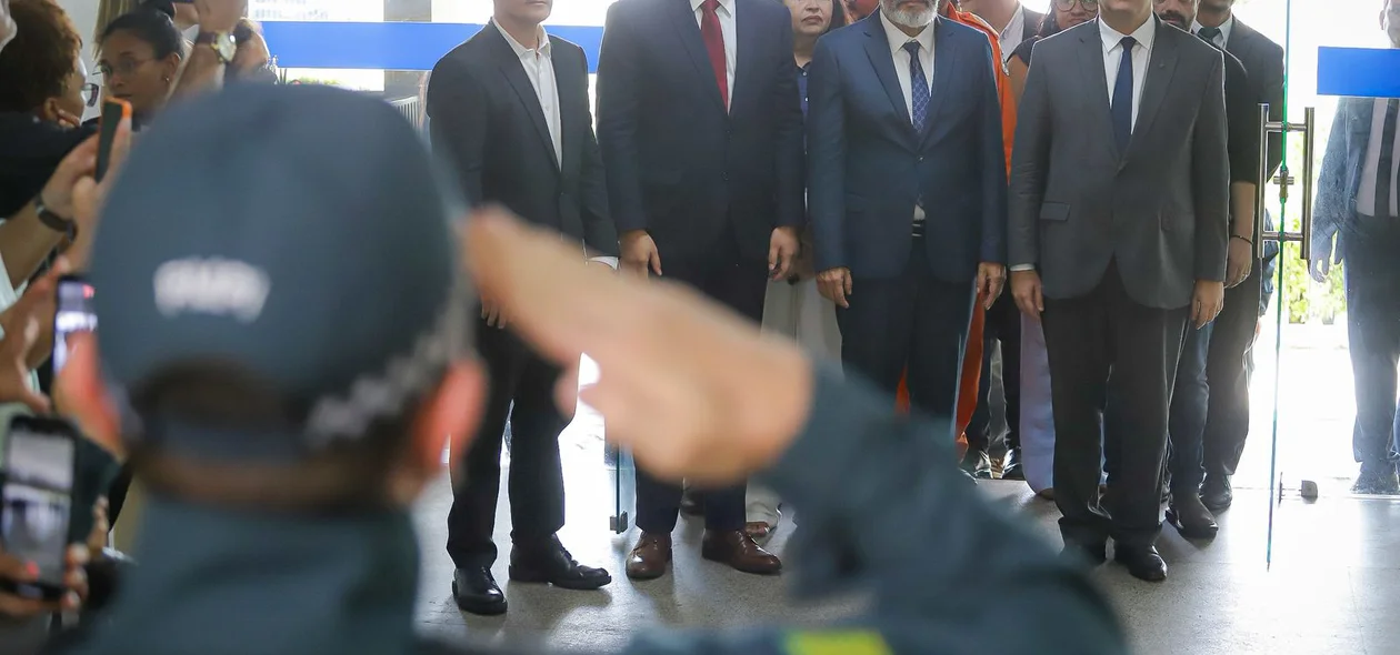 PM recebe governador Rafael Fonteles no QCG