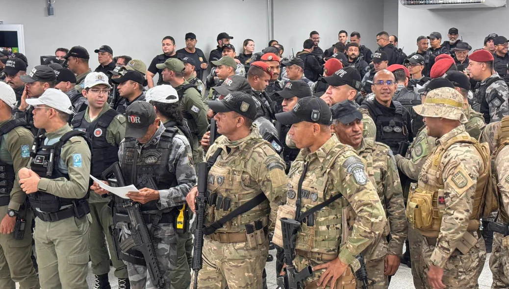 Policiais civis e militares na Operação Desarme