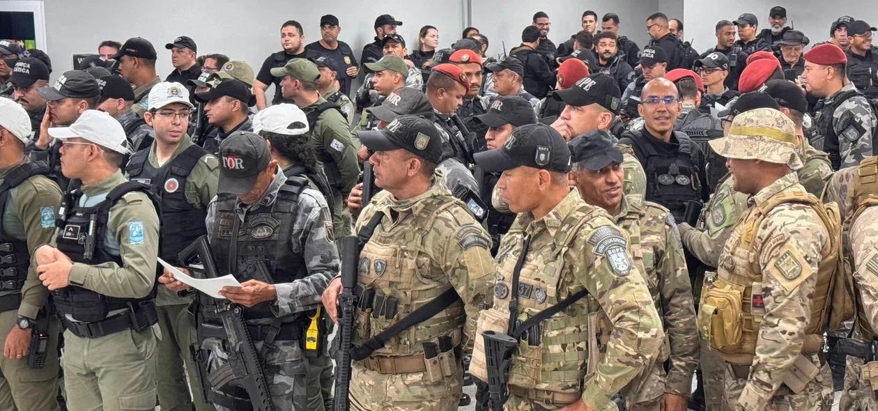 Policiais civis e militares na Operação Desarme