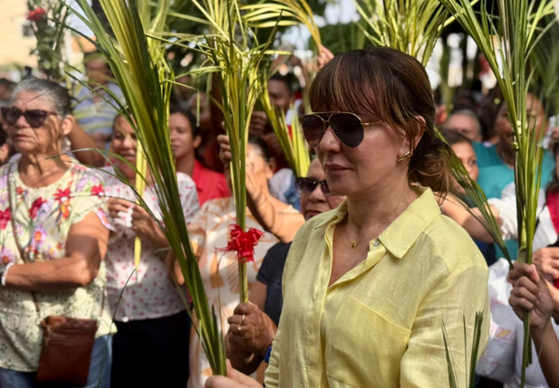 Prefeita Ivanária Sampaio participa da Missa de Ramos