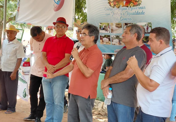 Prefeito Abdoral Melo e deputado Limma entregam cisternas na zona rural de São João do Arraial