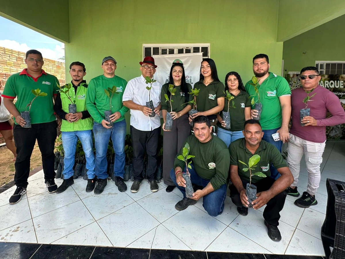 Prefeito Abdoral Melo entrega mudas de caju