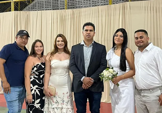 Prefeito de Alto Longá marca presença em casamento comunitário