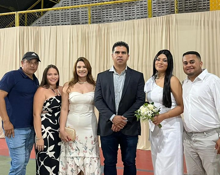 Prefeito de Alto Longá marca presença em casamento comunitário