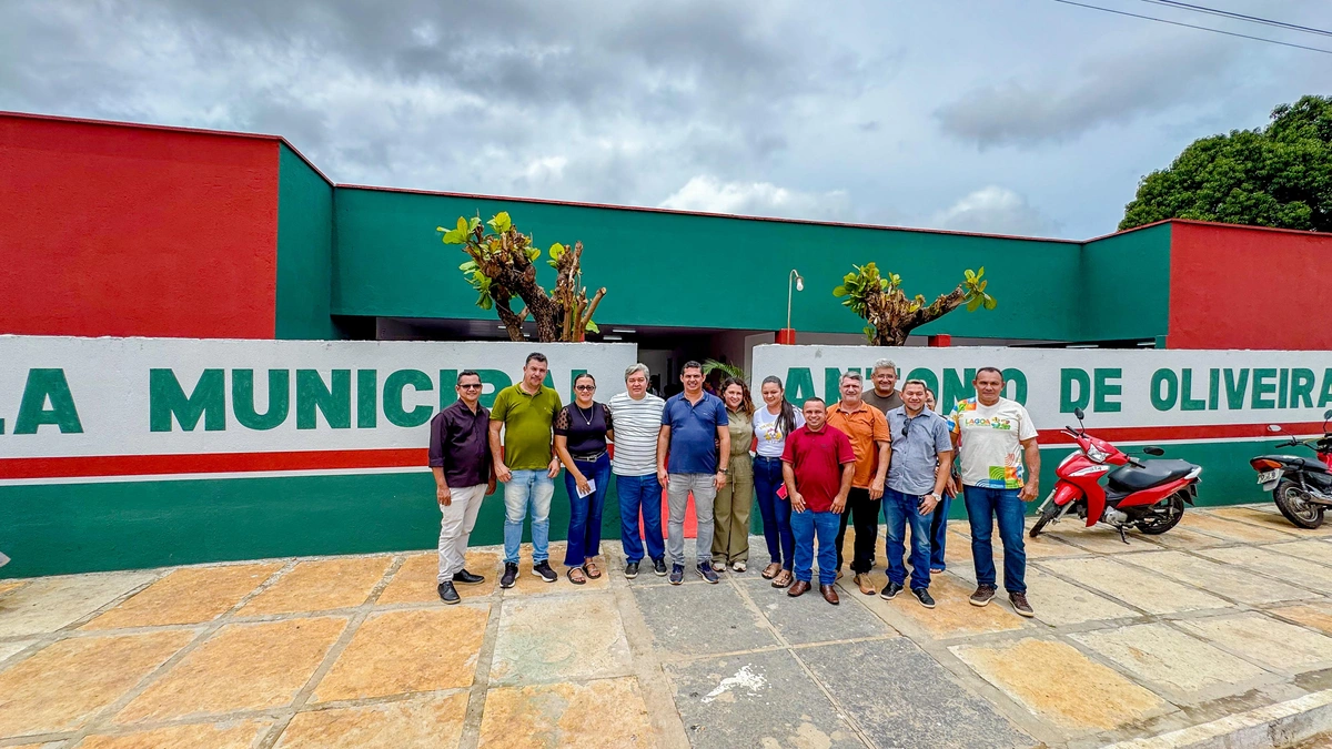 Prefeito João Arilson entrega 4 escolas reformadas e modernizadas em Lagoa de São Francisco