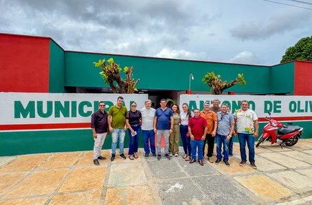 Prefeito João Arilson entrega 4 escolas reformadas e modernizadas em Lagoa de São Francisco