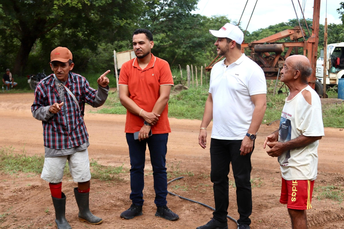 Prefeito Luciano acompanha perfuração de poço tubular na comunidade Jacaré em Hugo Napoleão