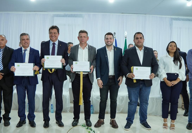Prefeito Manoel Portela Neto participa da entrega de Títulos de Cidadania na Câmara de Oeiras