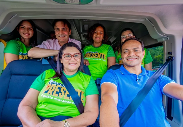 Prefeito Pedro Gomes e equipe