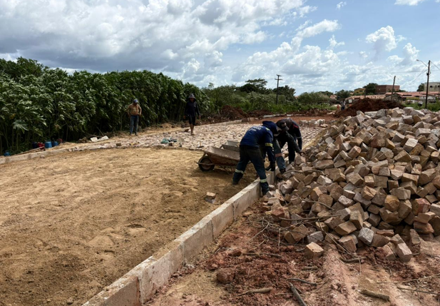 Prefeitura de Esperantina avança com pavimentação e continuação da Avenida Juarez Távora