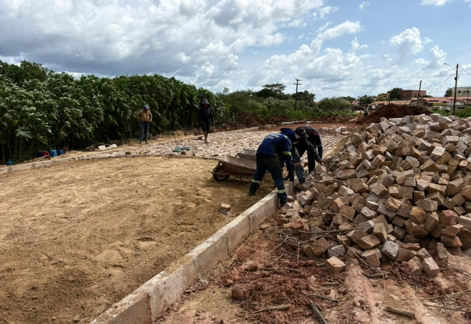 Prefeitura de Esperantina avança com pavimentação e continuação da Avenida Juarez Távora