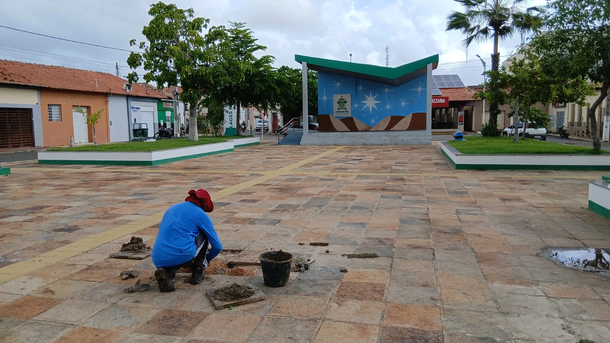 Prefeitura de Esperantina intensifica manutenção de praças