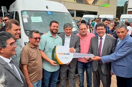 Prefeitura de Joaquim Pires passa a contar com nova van