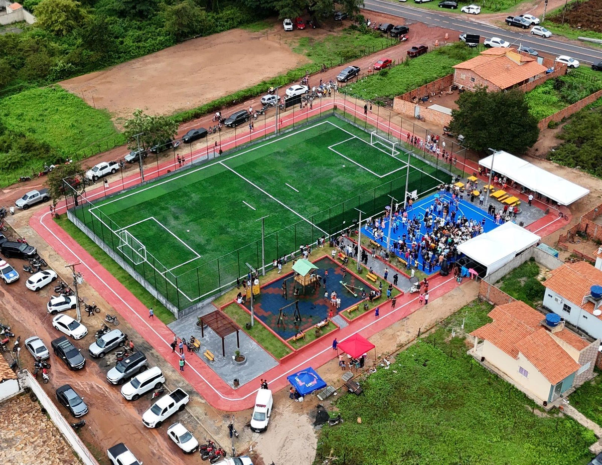 Prefeitura entrega complexo esportivo em Pedro II