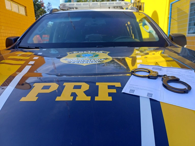 PRF cumpre mandado de prisão em Parnaíba