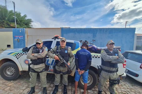 Prisão de padrasto acusado de esfaquear o enteado