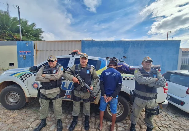 Prisão de padrasto acusado de esfaquear o enteado