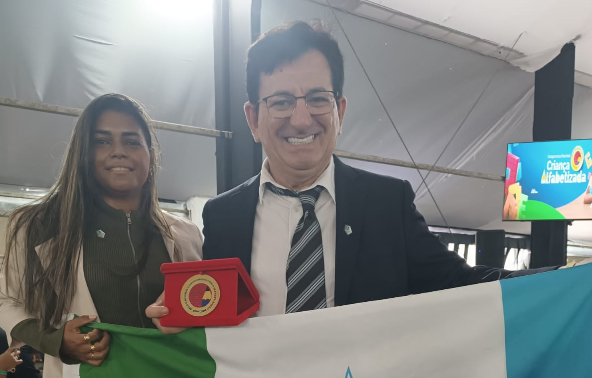Professora Renata Macedo e Valdemir Miranda