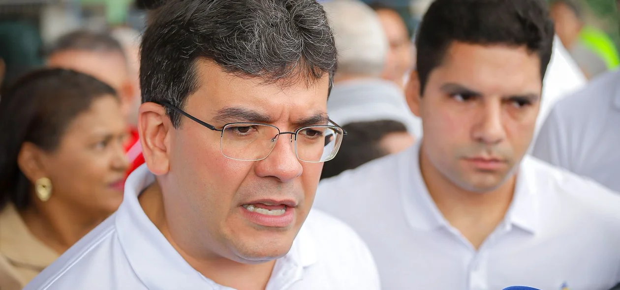 Rafael Fonteles em entrevista à imprensa no Elevado da Miguel Rosa
