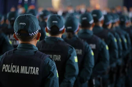 Rafael Fonteles entrega novo fardamento, armas e viaturas para a Polícia Militar do Piauí