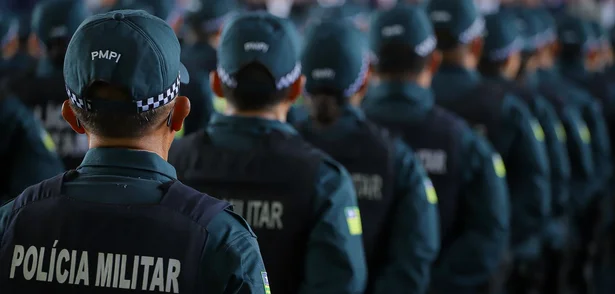 Rafael Fonteles entrega novo fardamento, armas e viaturas para a Polícia Militar do Piauí
