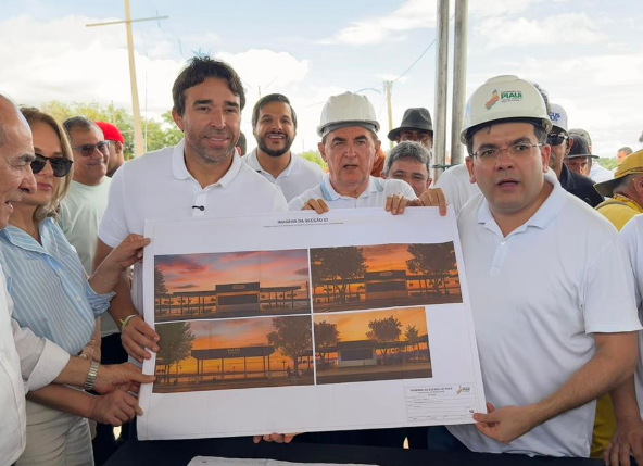 Rafael Fonteles, Marden Menezes e Antônio Reis visitam obras de revitalização do Cais da Beira Rio