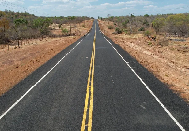 Santa Cruz dos Milagres: trabalho do DER garante rodovias de acesso ao Santuário em excelentes condições