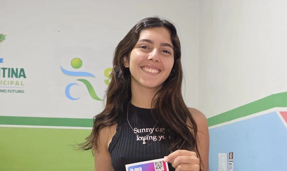 Secretaria entrega da ID Jovem em Esperantina