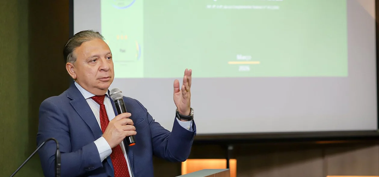 Secretário Emílio Júnior apresentando balanço