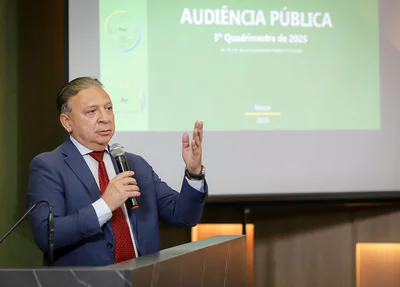 Secretário Emílio Júnior apresentando balanço