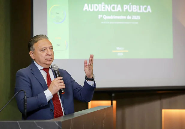 Secretário Emílio Júnior apresentando balanço