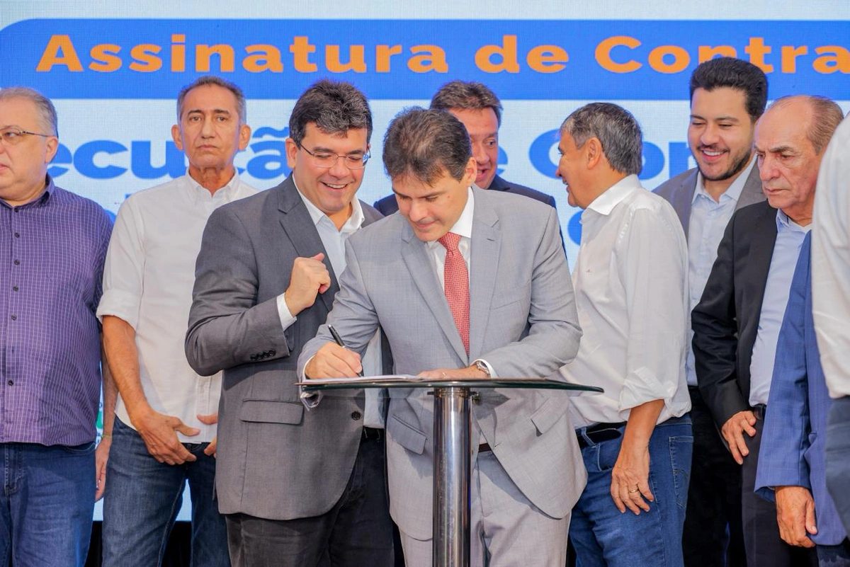 Severo Eulálio participa de assinatura de contrato para construção da adutora de Jaicós