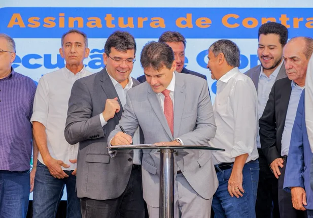 Severo Eulálio participa de assinatura de contrato para construção da adutora de Jaicós