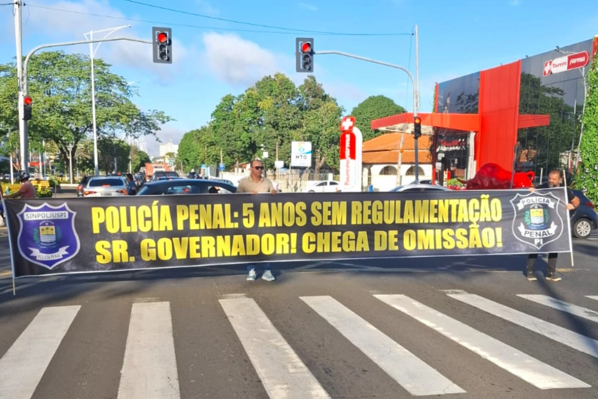 Sinpoljuspi faz protesto na Avenida Frei Serafim