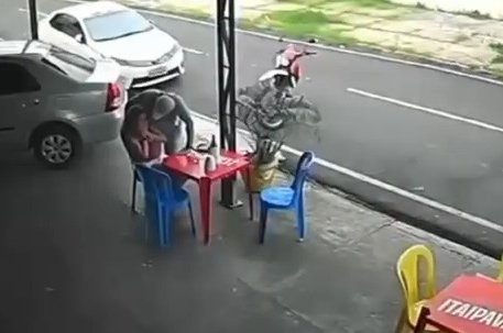 Subtenente é preso após agredir mulher em bar