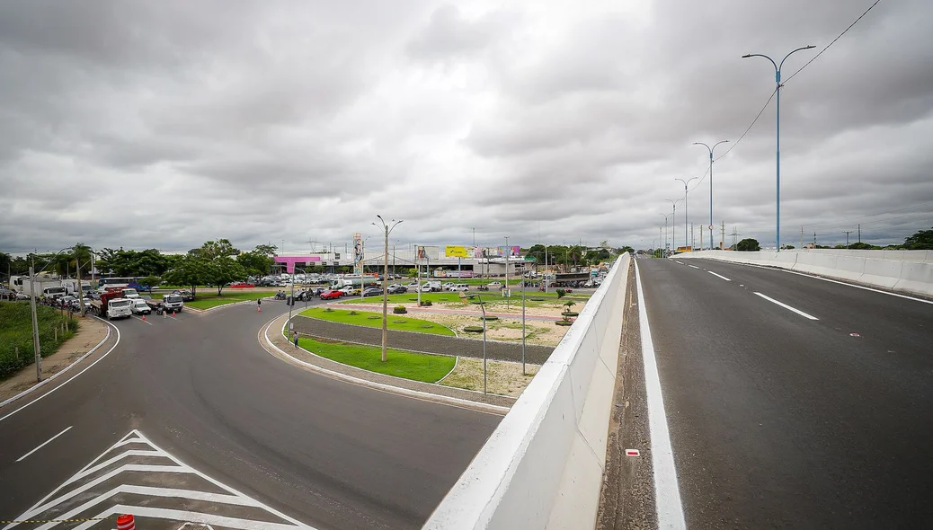 Trecho sinalizado após revitalização do Elevado Miguel Rosa