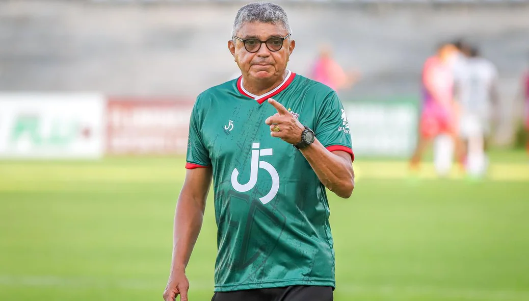 Treinador Flávio Araújo, do Flu-PI