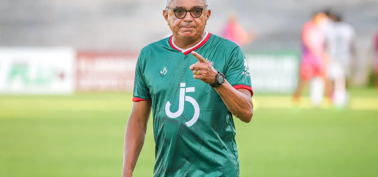 Treinador Flávio Araújo, do Flu-PI