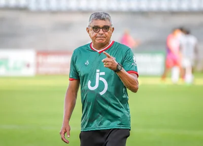 Treinador Flávio Araújo, do Flu-PI