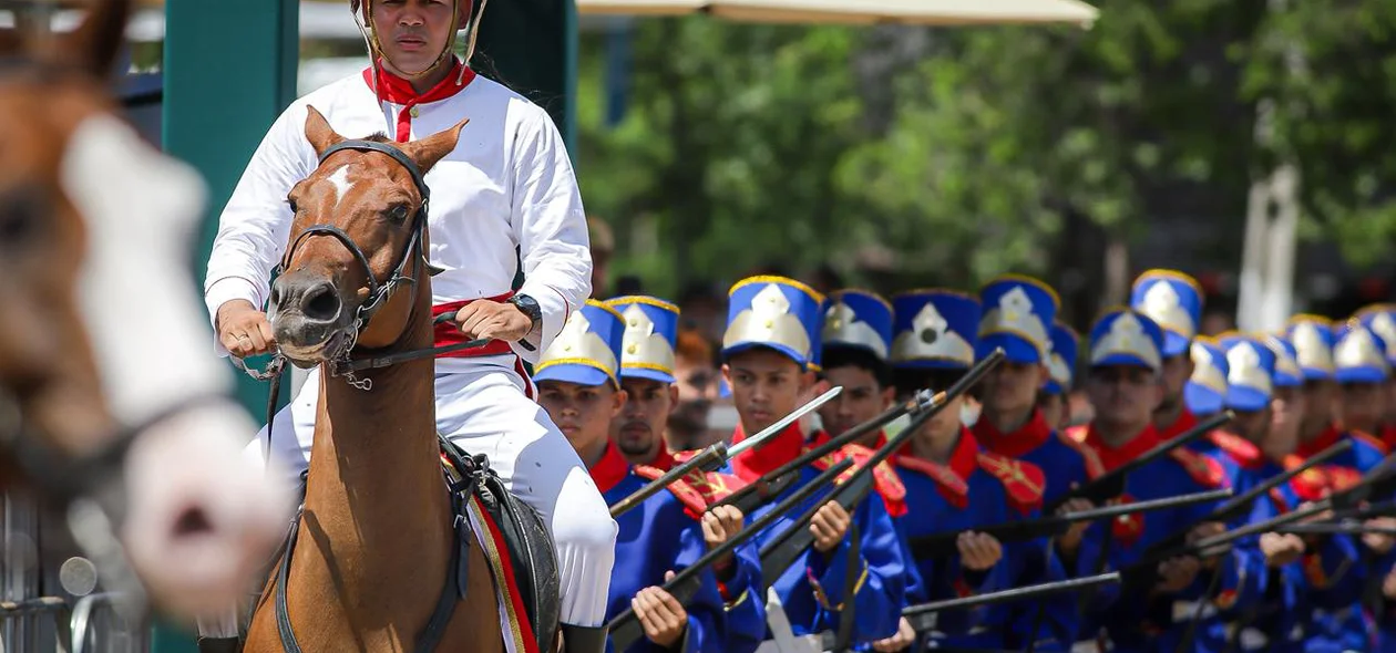 Tropas portuguesas representadas na peça