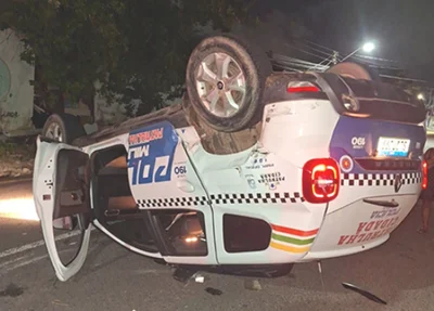 Viatura capotou após colisão com veículo em Parnaíba