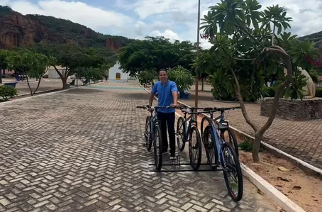 Victor Carvalho expande projeto de bicicletas gratuitas e leva iniciativa ao Sítio do Mocó