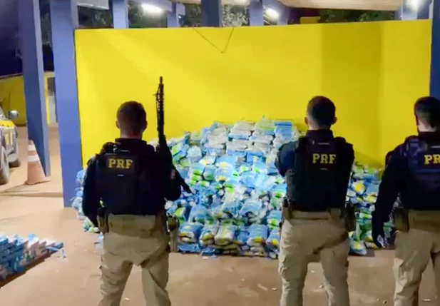 A droga estava escondida entre uma carga de sucata