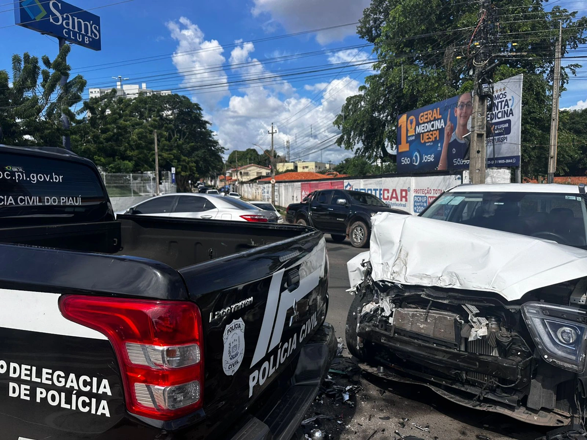 Acidente com viatura da Polícia Civil deixa delegado ferido